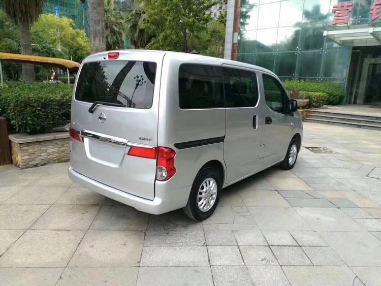 出售一辆商务车日产nv2007座车首付8千