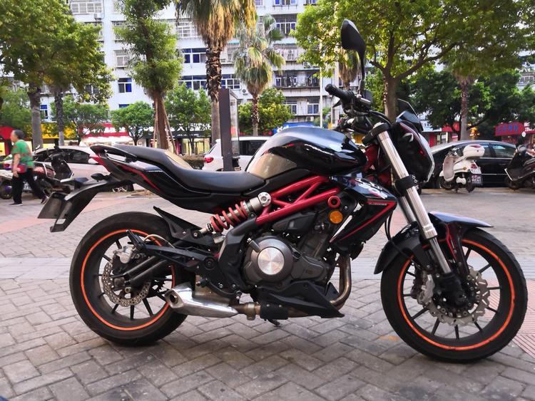 14款贝纳利黄龙300龙三