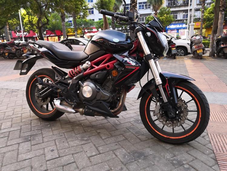 14款贝纳利黄龙300龙三