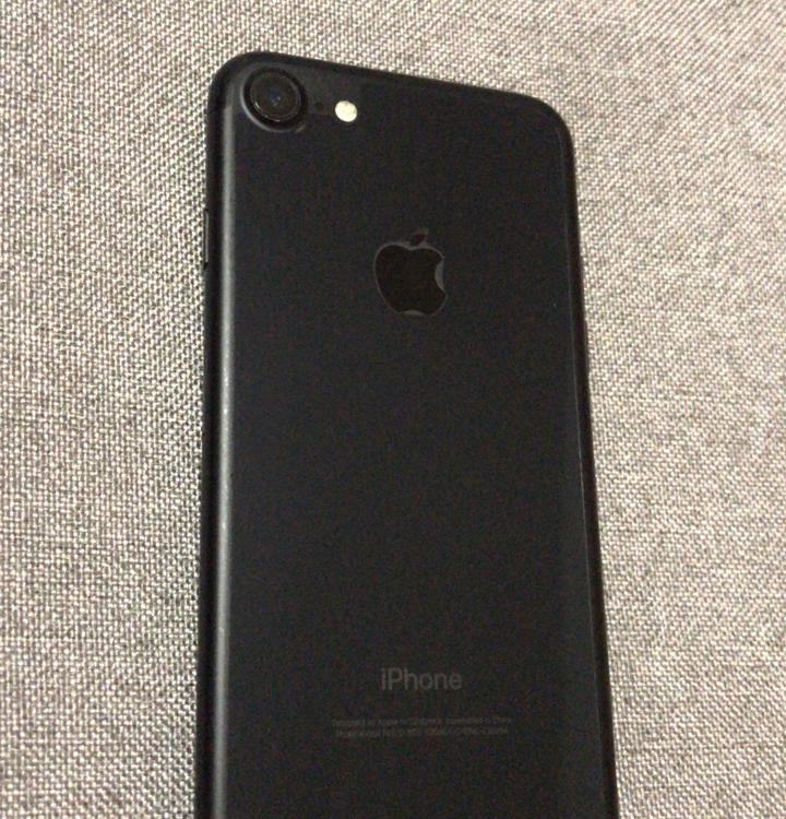 国行苹果732银色128g黑色低价出售有想法的可以看看