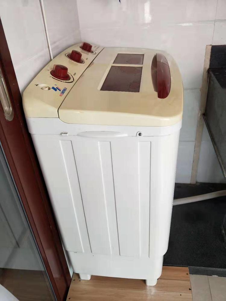 老式洗衣机一台