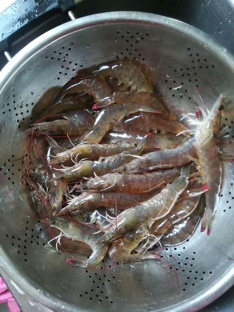 好久没有去菜市场买菜,今天买虾25一斤.