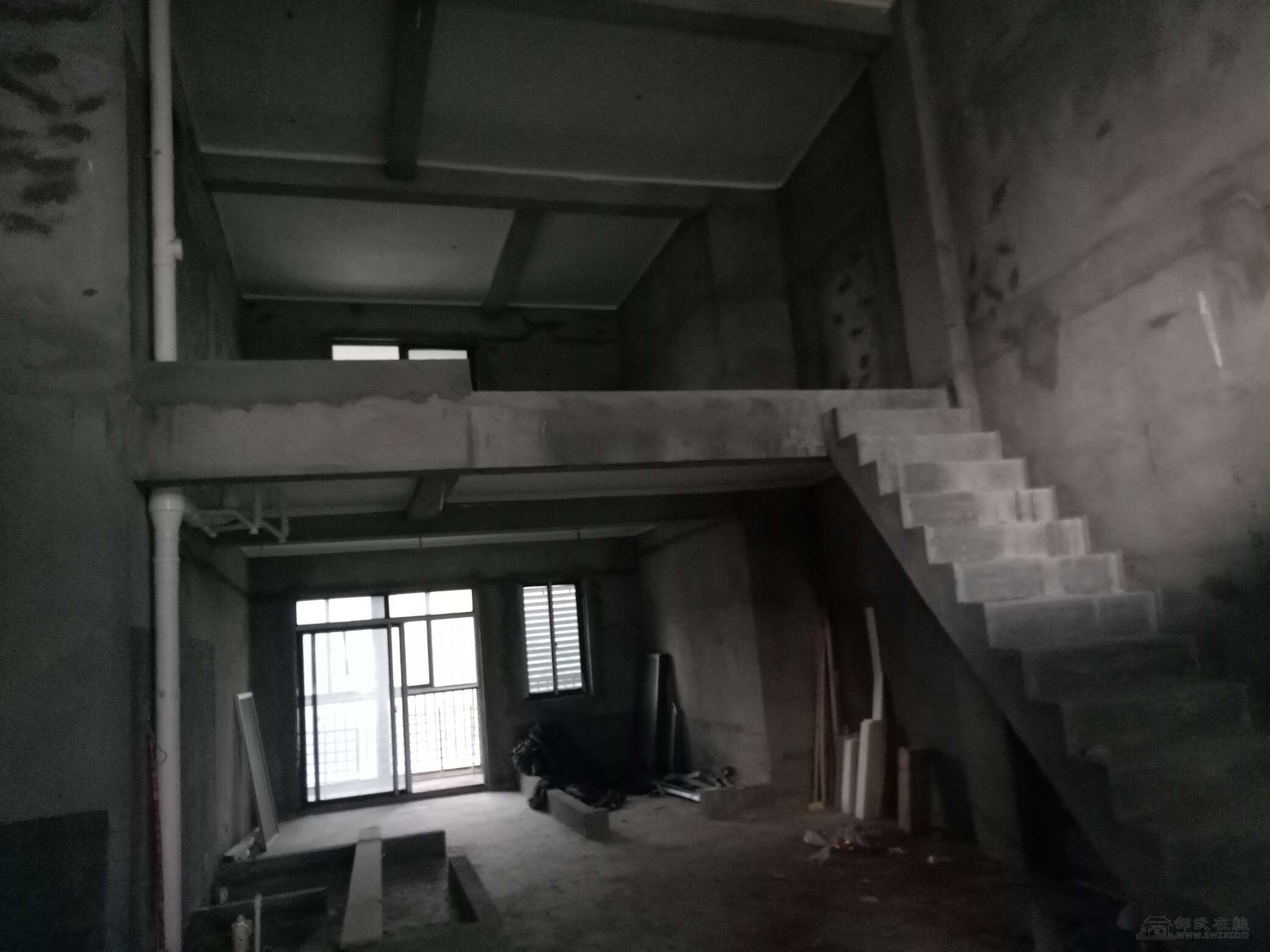 急售苹果公馆毛坯复式楼118平方实用面积180平方相当于每平方5000元