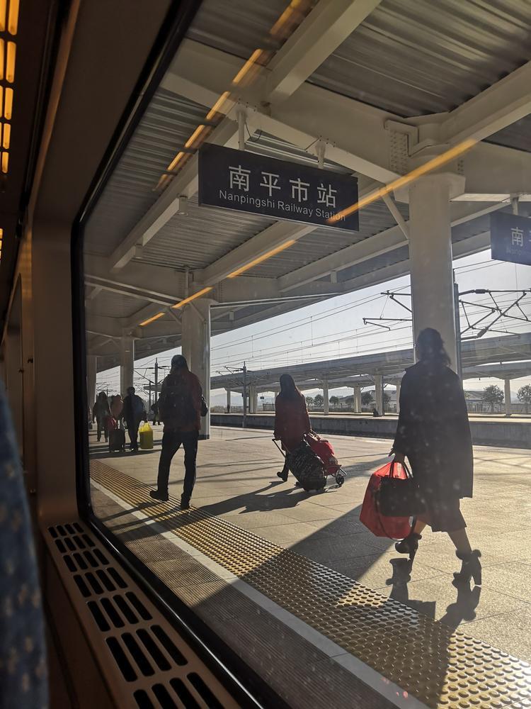 南平市站站牌昨晚也吊装完毕