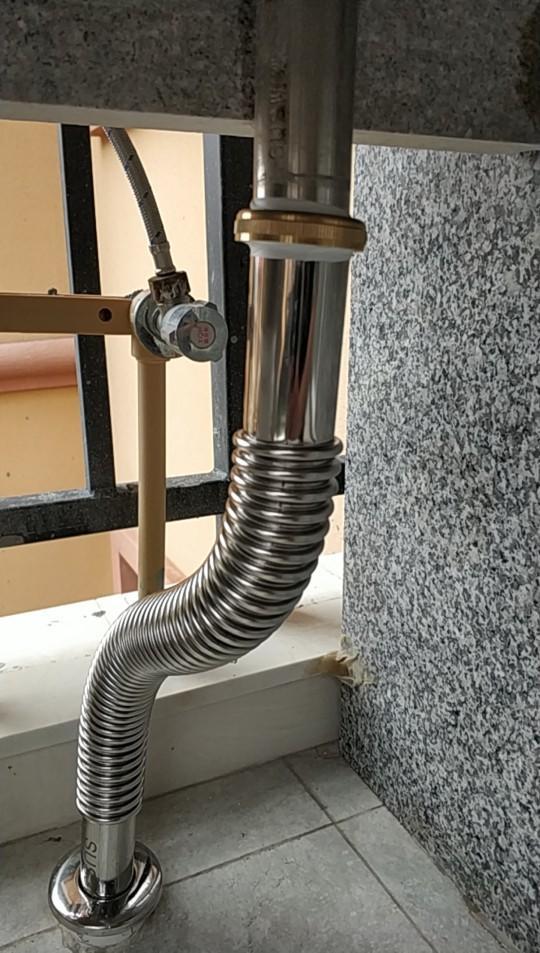 阳台水池下水口漏水谁会修多少钱