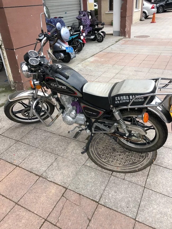 钱江125摩托出售