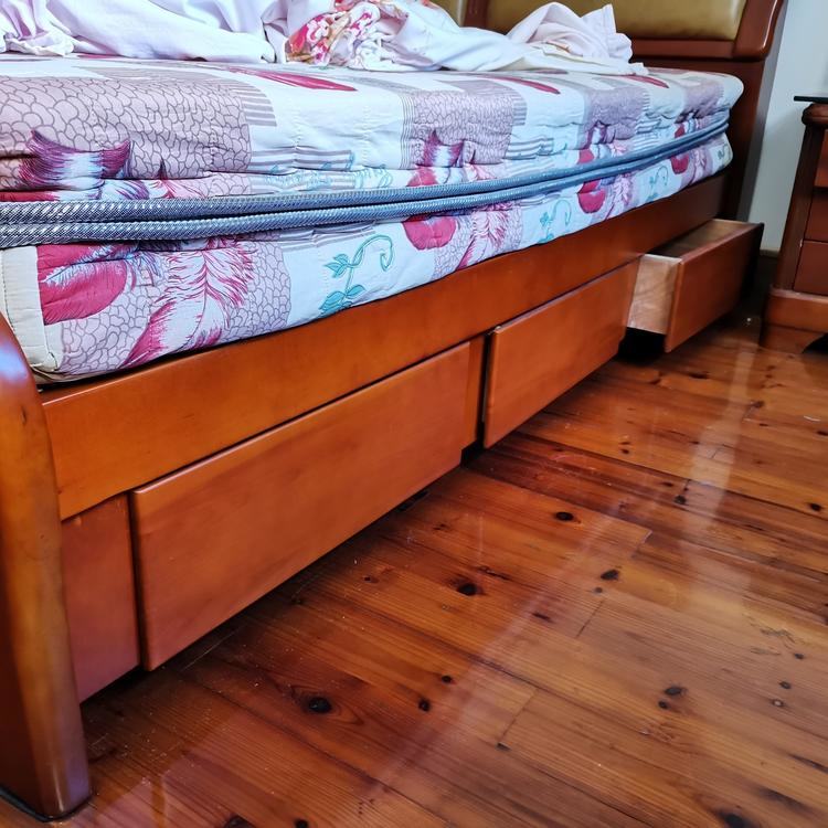 15米七成新旧床12旧床附送一座梳妆台低价转让可零售联系电话