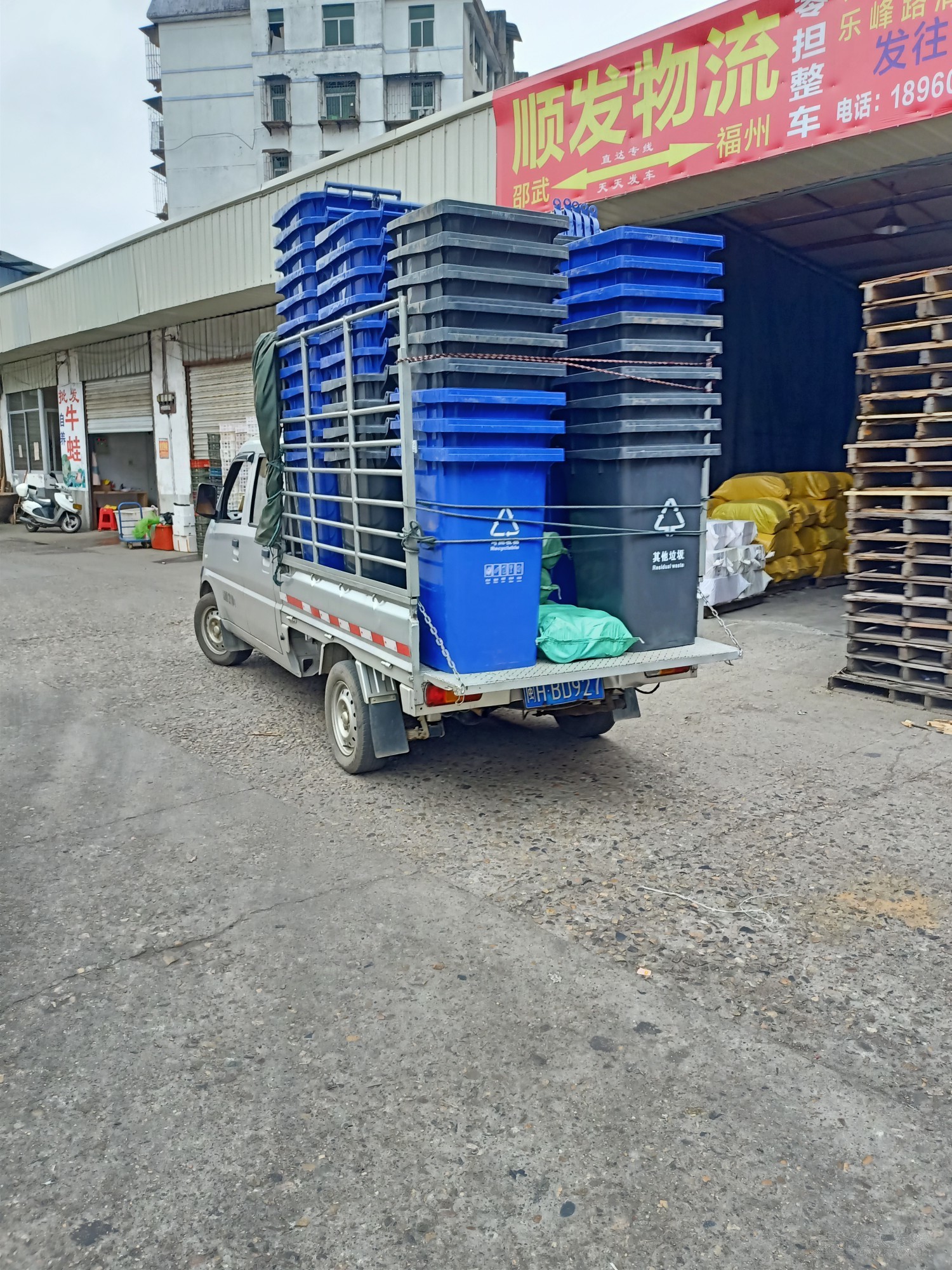 微型双排货车可以拉货