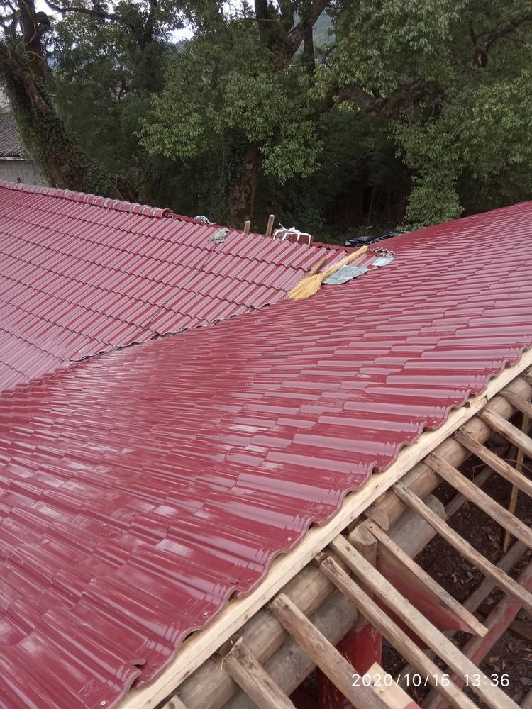 本人专业盖瓦师付可承包各类盖瓦工程和私人家的老房换新瓦片