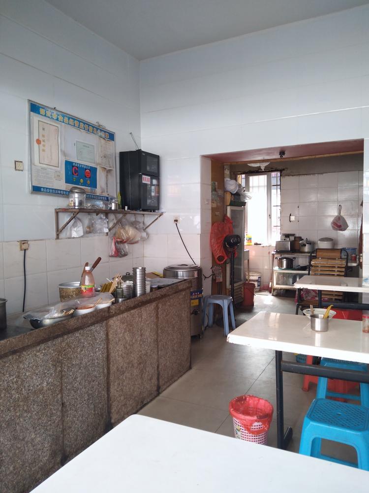 水北学校门口小吃店