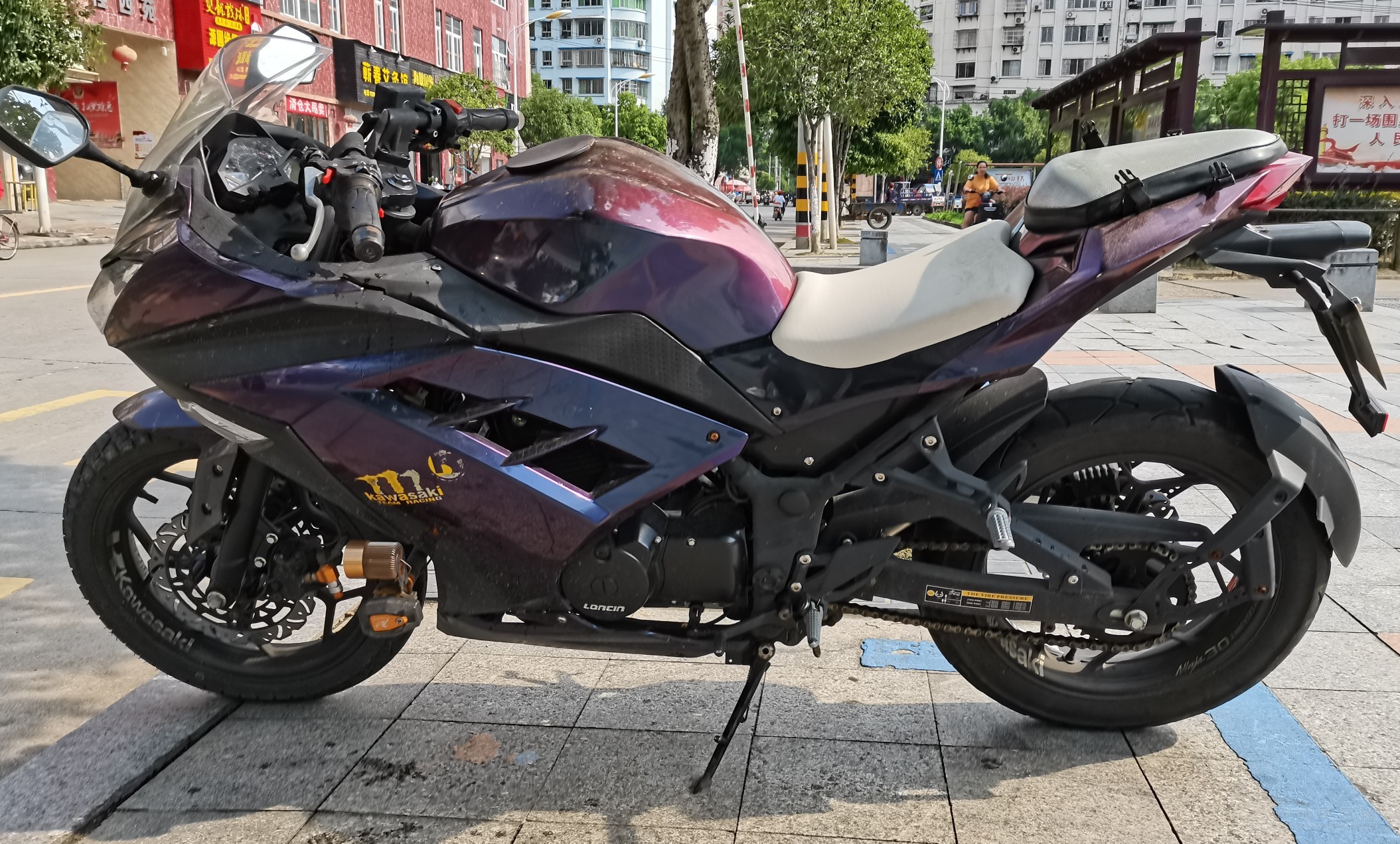 川崎z1000排气,机械 液晶仪表,前后真空胎.