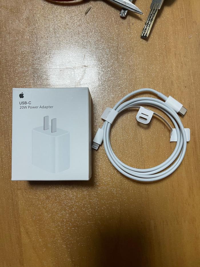 苹果原装充电线的样子图片